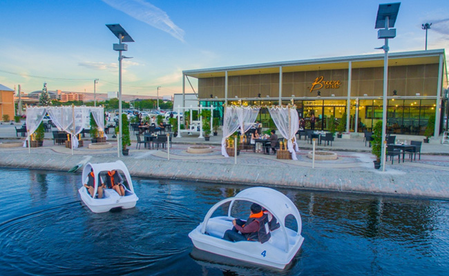 Serenade your love and indulge in Breeze Café & Bar’s exclusive 3-course meal 