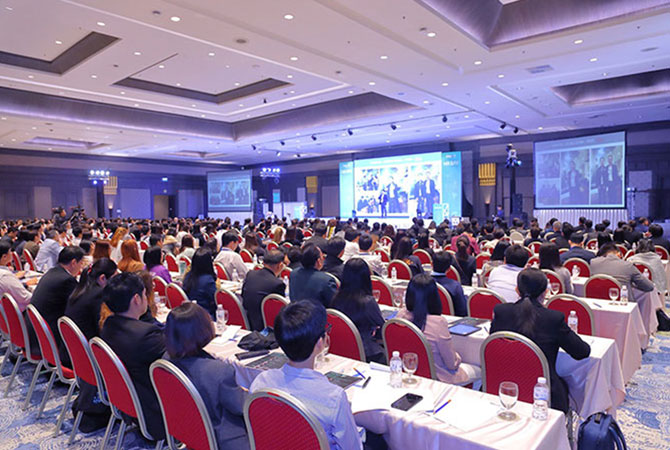 รูปแบบการเสิร์ฟอาหารแบบผู้จัดงานมืออาชีพในงานประชุมสัมมนา