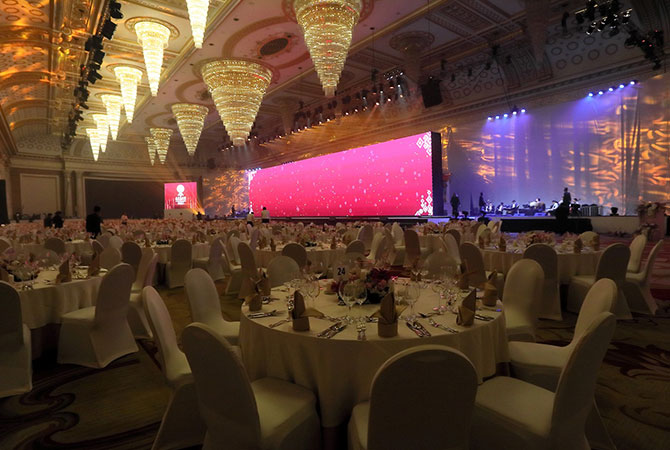รูปแบบการเสิร์ฟอาหารแบบผู้จัดงานมืออาชีพในงานประชุมสัมมนา